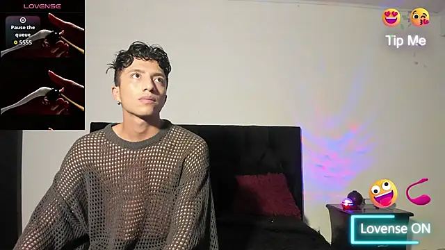 Snapshot of mhatias_ chatting on October 25, 2025, 6:12 am mhatias  online show from October 25, 2025, 6:12 am