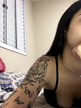 Snapshot of lari_arrudinha chatting on September 30, 2025, 2:50 am lari arrudinha online show from September 30, 2025, 2:50 am