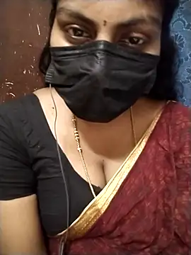 Snapshot of Nithiila chatting on November 18, 2025, 5:44 am Nithiila online show from November 18, 2025, 5:44 am