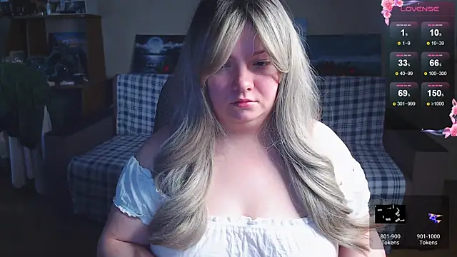 Snapshot of EmillyBones chatting on December 14, 2025, 11:16 am EmillyBones online show from December 14, 2025, 11:16 am