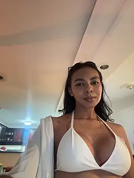 GiorgiaLuxee online show from November 28, 2025, 10:54 pm