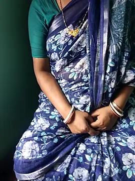 Snapshot of desi_boudi87 chatting on April 21, 2026, 3:02 am desi boudi87 online show from April 21, 2026, 3:02 am