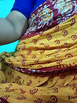 Snapshot of desi_boudi87 chatting on May 10, 2026, 5:48 pm desi boudi87 online show from May 10, 2026, 5:48 pm