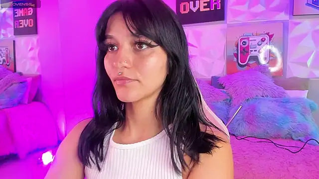 LindaWz  online show from October 7, 2025, 4:24 am