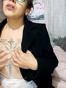 Snapshot of Gatithaaa chatting on October 1, 2025, 5:01 am Gatithaaa online show from October 1, 2025, 5:01 am