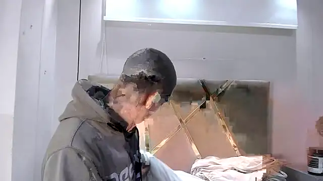 HunterHeat  online show from October 31, 2025, 1:08 pm