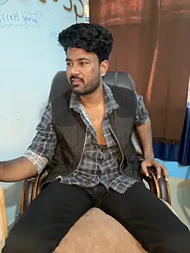 Snapshot of MeekBatgirl chatting on November 21, 2025, 6:56 am MeekBatgirl online show from November 21, 2025, 6:56 am