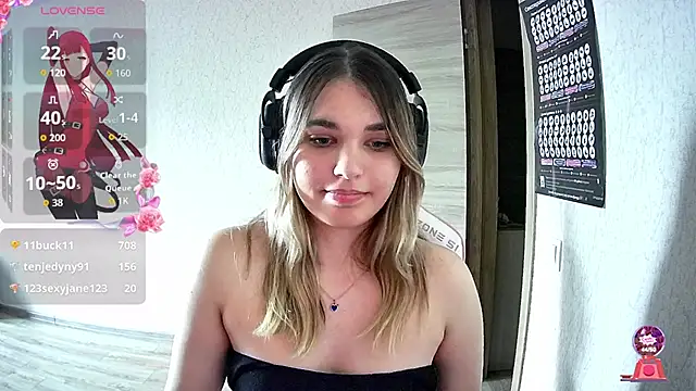 Snapshot of Kris_Moss chatting on November 1, 2025, 9:03 am Kris Moss online show from November 1, 2025, 9:03 am