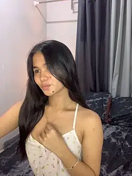 Snapshot of AngelHille chatting on November 11, 2025, 8:03 pm AngelHille online show from November 11, 2025, 8:03 pm