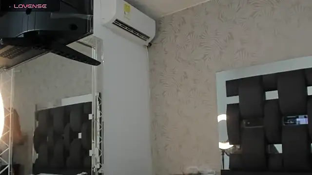 Snapshot of MissDiabla_ chatting on January 7, 2026, 9:53 pm MissDiabla online show from January 7, 2026, 9:53 pm