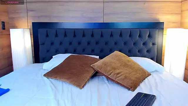 Roseaurora online show from April 5, 2026, 12:34 pm