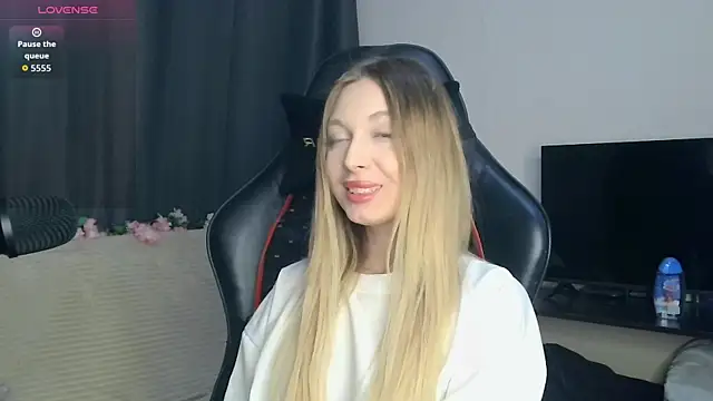 Snapshot of BabbbyFoxxx chatting on October 27, 2025, 12:55 am BabbbyFoxxx online show from October 27, 2025, 12:55 am