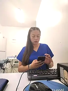 Snapshot of Madisson-04_ chatting on October 17, 2025, 6:53 pm Madisson-04 online show from October 17, 2025, 6:53 pm