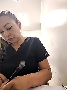 Snapshot of Madisson-04_ chatting on December 3, 2025, 3:00 pm Madisson-04 online show from December 3, 2025, 3:00 pm