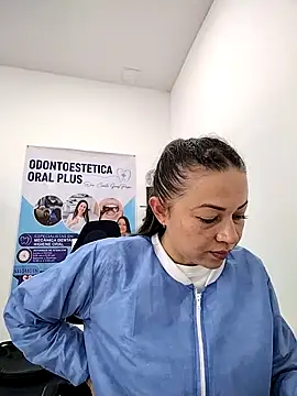 Snapshot of Madisson-04_ chatting on November 8, 2025, 7:39 pm Madisson-04 online show from November 8, 2025, 7:39 pm