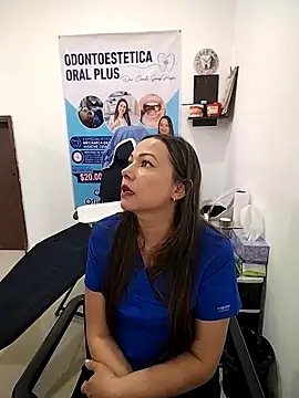 Snapshot of Madisson-04_ chatting on November 13, 2025, 6:34 pm Madisson-04 online show from November 13, 2025, 6:34 pm