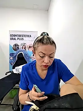 Snapshot of Madisson-04_ chatting on November 19, 2025, 12:05 pm Madisson-04 online show from November 19, 2025, 12:05 pm