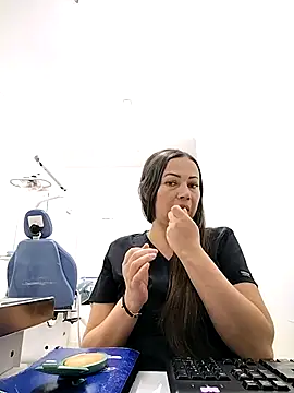 Snapshot of Madisson-04_ chatting on September 22, 2025, 7:42 pm Madisson-04 online show from September 22, 2025, 7:42 pm