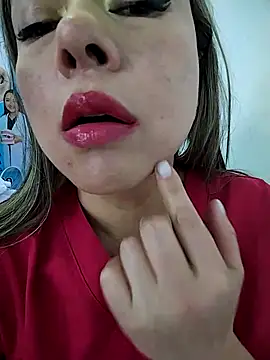 Snapshot of Madisson-04_ chatting on November 18, 2025, 3:15 pm Madisson-04 online show from November 18, 2025, 3:15 pm