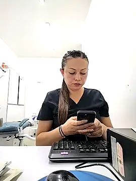 Snapshot of Madisson-04_ chatting on October 30, 2025, 7:33 pm Madisson-04 online show from October 30, 2025, 7:33 pm