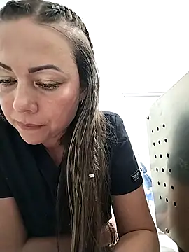 Snapshot of Madisson-04_ chatting on October 8, 2025, 7:47 pm Madisson-04 online show from October 8, 2025, 7:47 pm