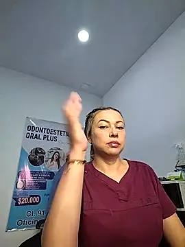 Snapshot of Madisson-04_ chatting on December 1, 2025, 6:31 pm Madisson-04 online show from December 1, 2025, 6:31 pm