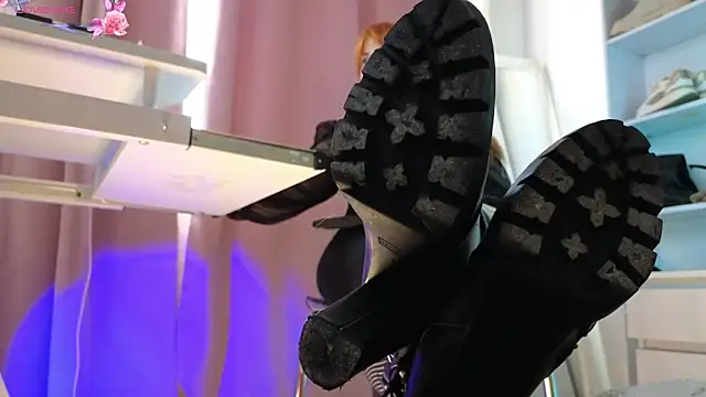 Snapshot of CruelSiren chatting on November 9, 2025, 9:02 am CruelSiren online show from November 9, 2025, 9:02 am