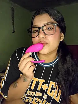 Snapshot of Cat_Hot_Party chatting on October 3, 2025, 3:20 am Cat Hot Party online show from October 3, 2025, 3:20 am