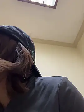 Clavelnegro online show from December 15, 2025, 8:47 pm