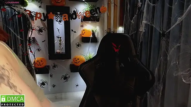 Roxy foxi online show from October 31, 2025, 1:13 am