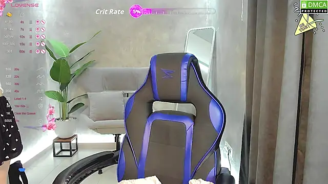 Roxy foxi online show from September 17, 2025, 8:05 am