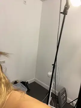 Snapshot of AlisaMyers chatting on October 9, 2025, 6:14 am AlisaMyers online show from October 9, 2025, 6:14 am