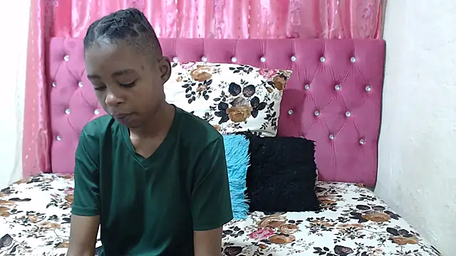 SweetSlenderChoc online show from November 15, 2025, 2:21 pm