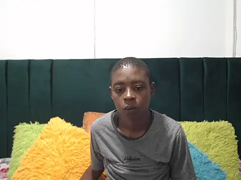 SweetSlenderChoc online show from February 7, 2026, 7:22 pm