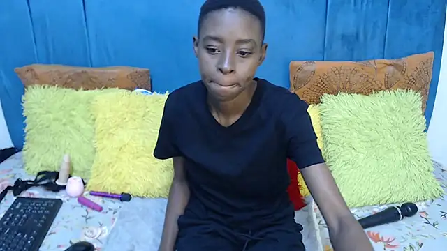 Snapshot of SweetSlenderChoc chatting on July 20, 2026, 4:20 pm SweetSlenderChoc online show from July 20, 2026, 4:20 pm