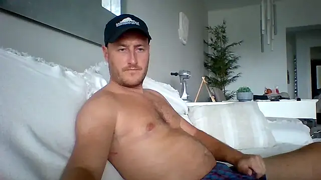 Londonlad818 online show from October 28, 2025, 3:33 pm