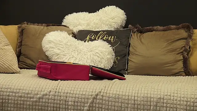 Mia Swano online show from February 8, 2026, 10:29 pm