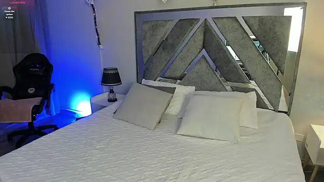 jasmincollin  online show from February 18, 2026, 2:42 am