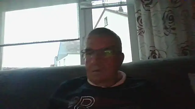 Snapshot of Oldmenhot66 chatting on September 24, 2025, 4:46 pm Oldmenhot66 online show from September 24, 2025, 4:46 pm