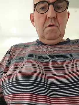 Oldmenhot66 online show from December 23, 2025, 5:18 am