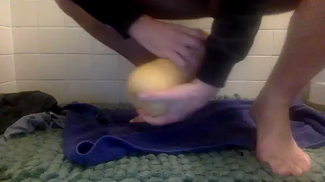 Snapshot of fisthole1882 chatting on October 25, 2025, 11:42 am fisthole1882 online show from October 25, 2025, 11:42 am