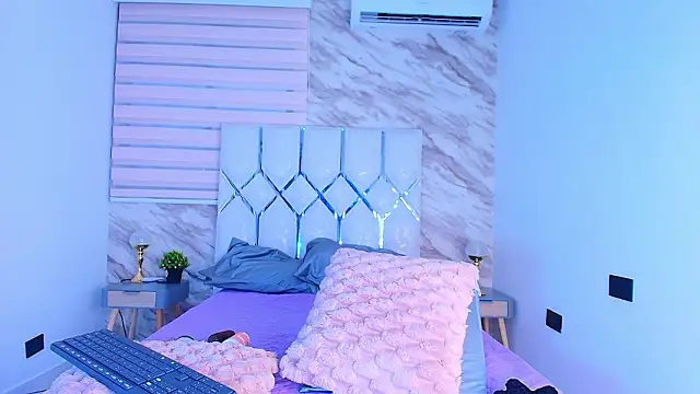 collet 1 online show from February 12, 2026, 12:49 pm