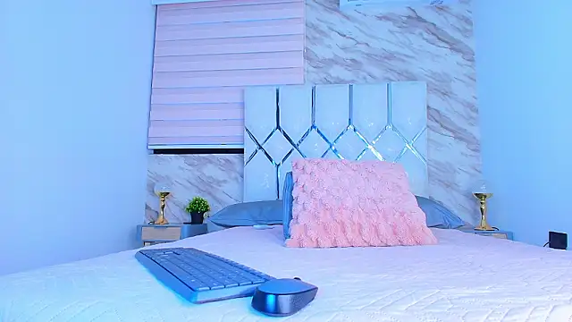 collet 1 online show from February 9, 2026, 12:03 pm