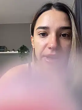 Snapshot of ItalianGirl chatting on October 28, 2025, 8:52 pm ItalianGirl online show from October 28, 2025, 8:52 pm