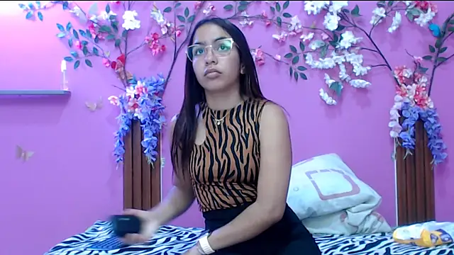 skinnysofia18 online show from January 9, 2026, 1:18 pm