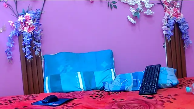 Snapshot of skinnysofia18 chatting on September 11, 2025, 1:22 pm skinnysofia18 online show from September 11, 2025, 1:22 pm