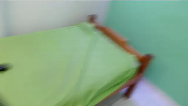 skinnysofia18 online show from February 20, 2026, 1:13 pm