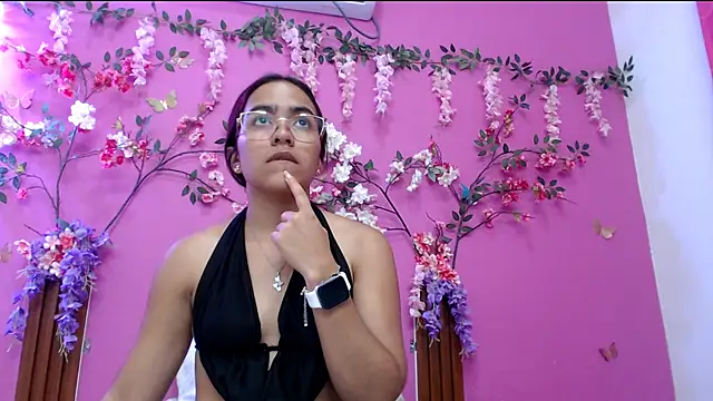 skinnysofia18 online show from March 23, 2026, 2:00 am