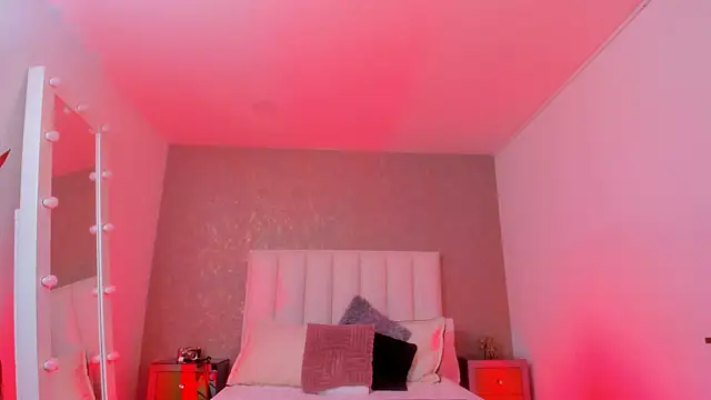 KaylieBrooks online show from October 31, 2025, 6:37 pm