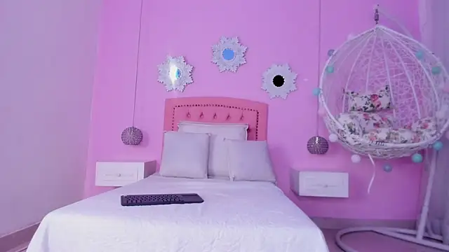 Snapshot of CannelaSmith chatting on November 30, 2025, 1:01 pm CannelaSmith online show from November 30, 2025, 1:01 pm